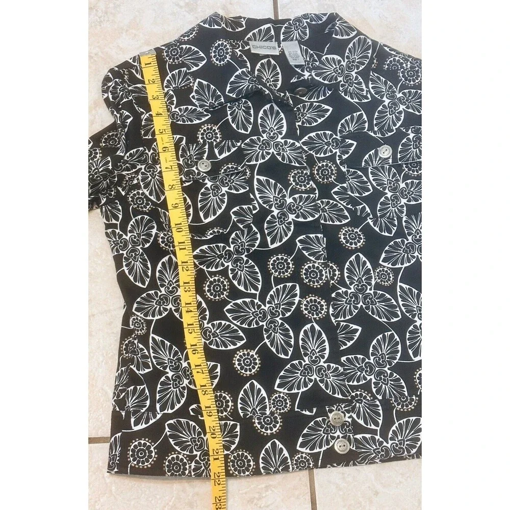 Chicos Women Size 1 (US M) Black Floral Long Sleeve Button Down Top Career